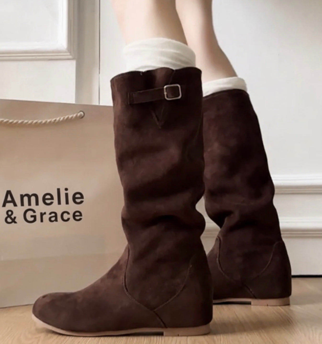Amelia – Stylowe Suede Botki do Kolan