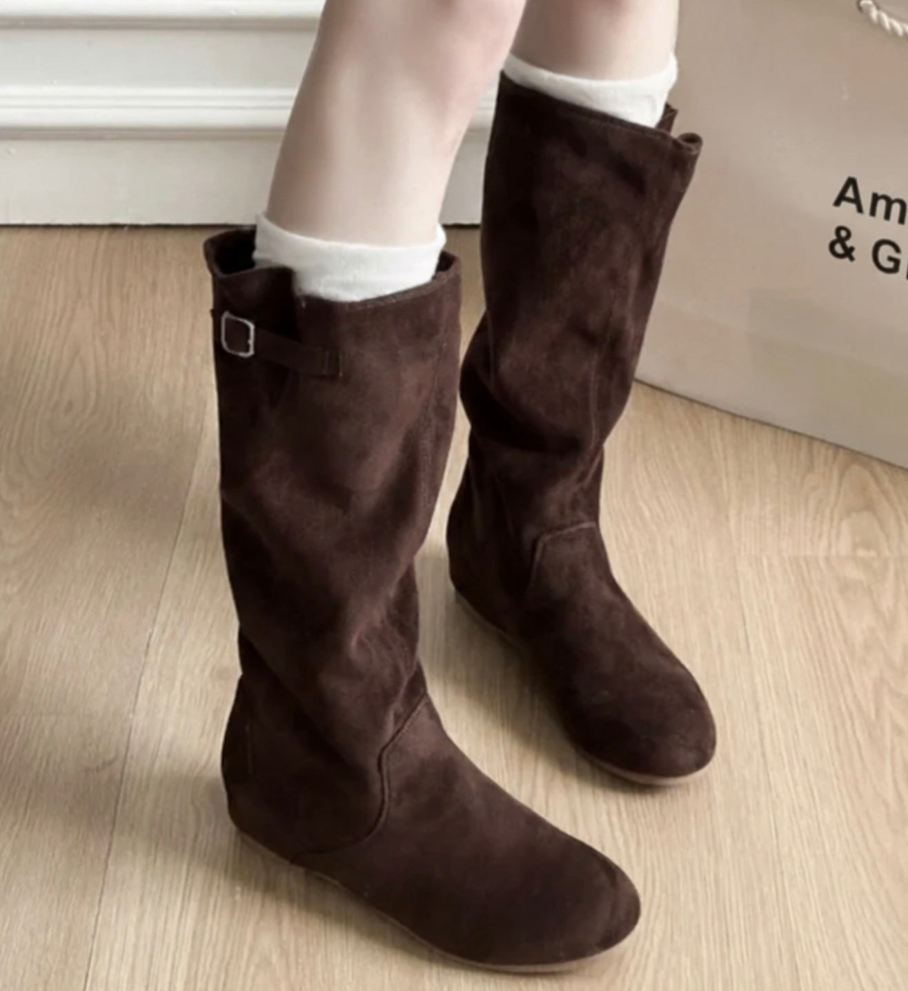 Amelia – Stylowe Suede Botki do Kolan