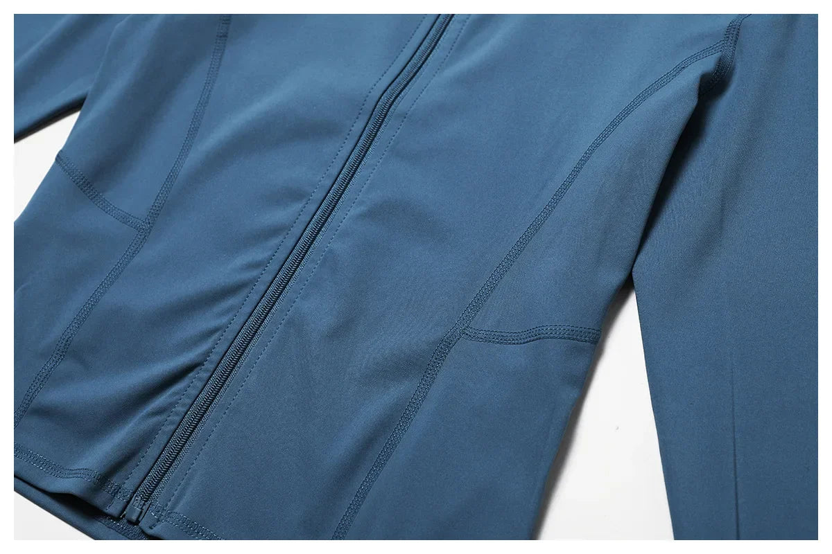 Damska kurtka z długim rękawem i zamkiem błyskawicznym