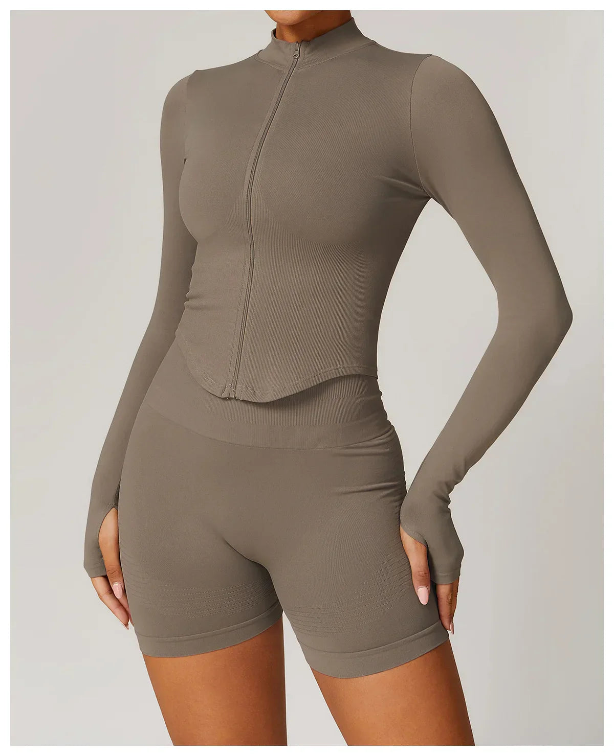 Bezszwowa kurtka z długimi rękawami i zamkiem