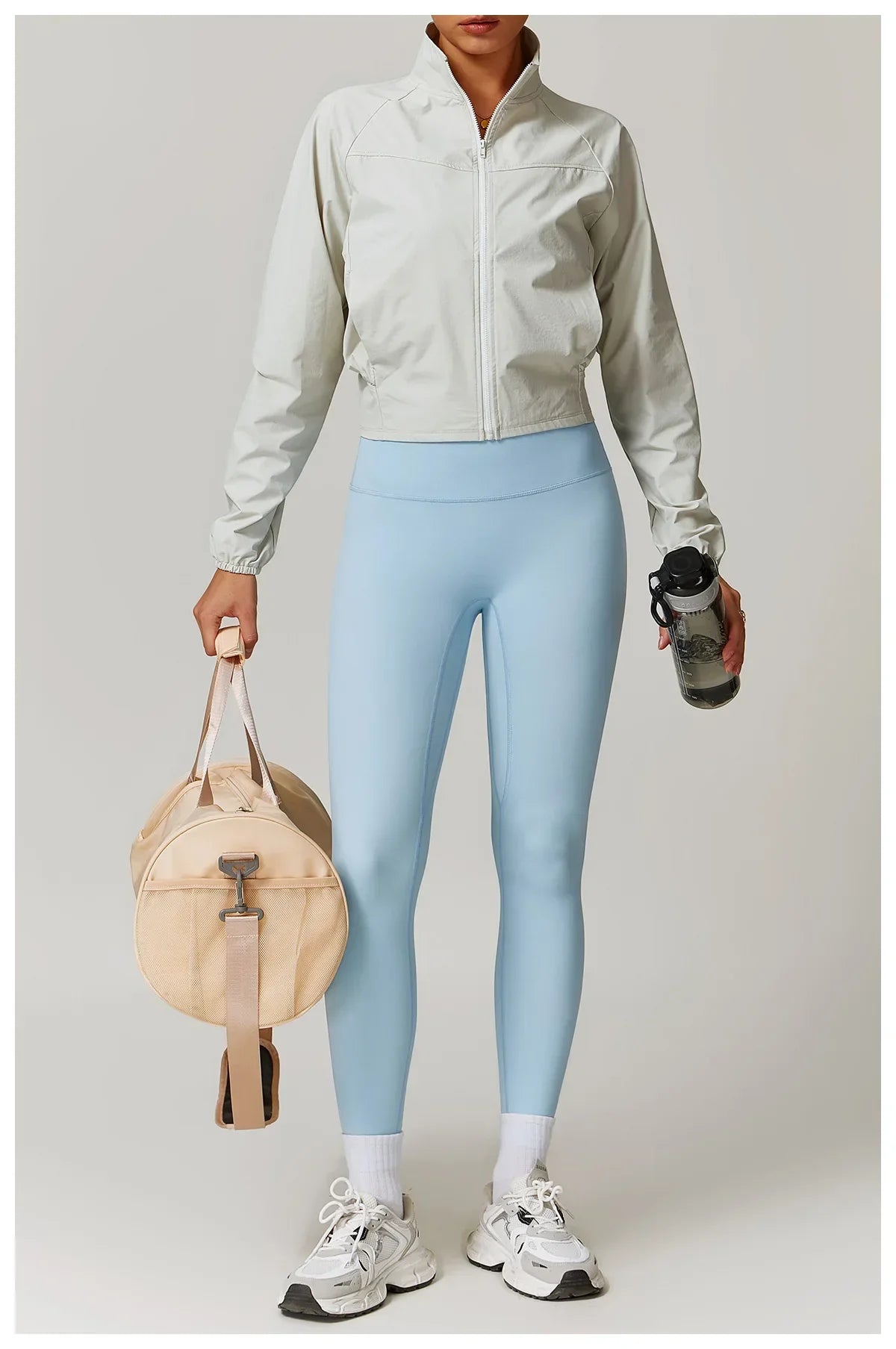 Damska kurtka do fitnessu z długim rękawem na zewnątrz