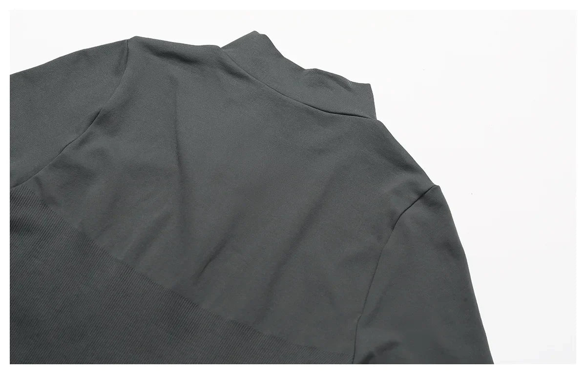 Bezszwowa kurtka z długimi rękawami i zamkiem