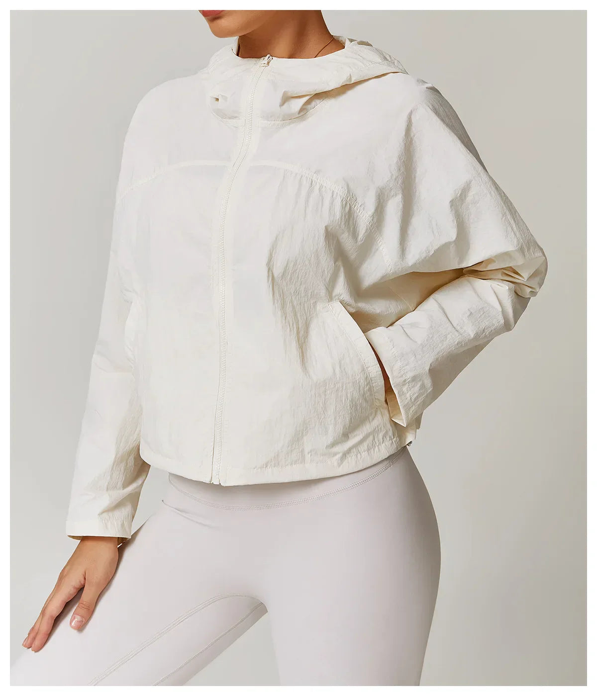 Kardigan damski z długimi rękawami i kapturem, zapinany na zamek