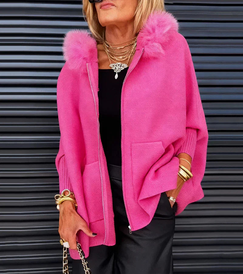 Elżbieta – Elegancki płaszcz z kapturem z futrzanym wykończeniem