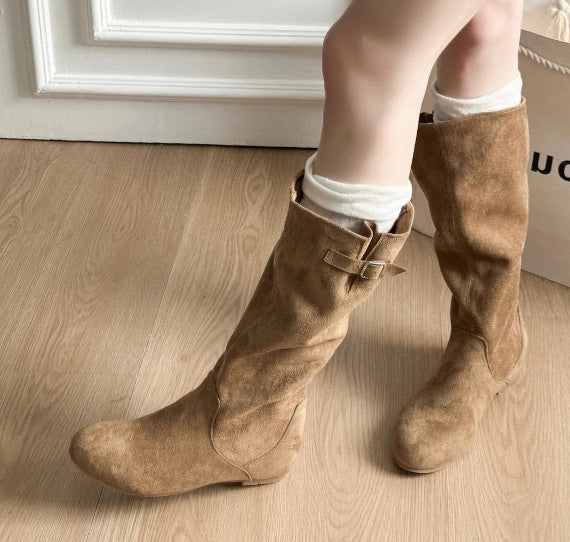 Amelia – Stylowe Suede Botki do Kolan