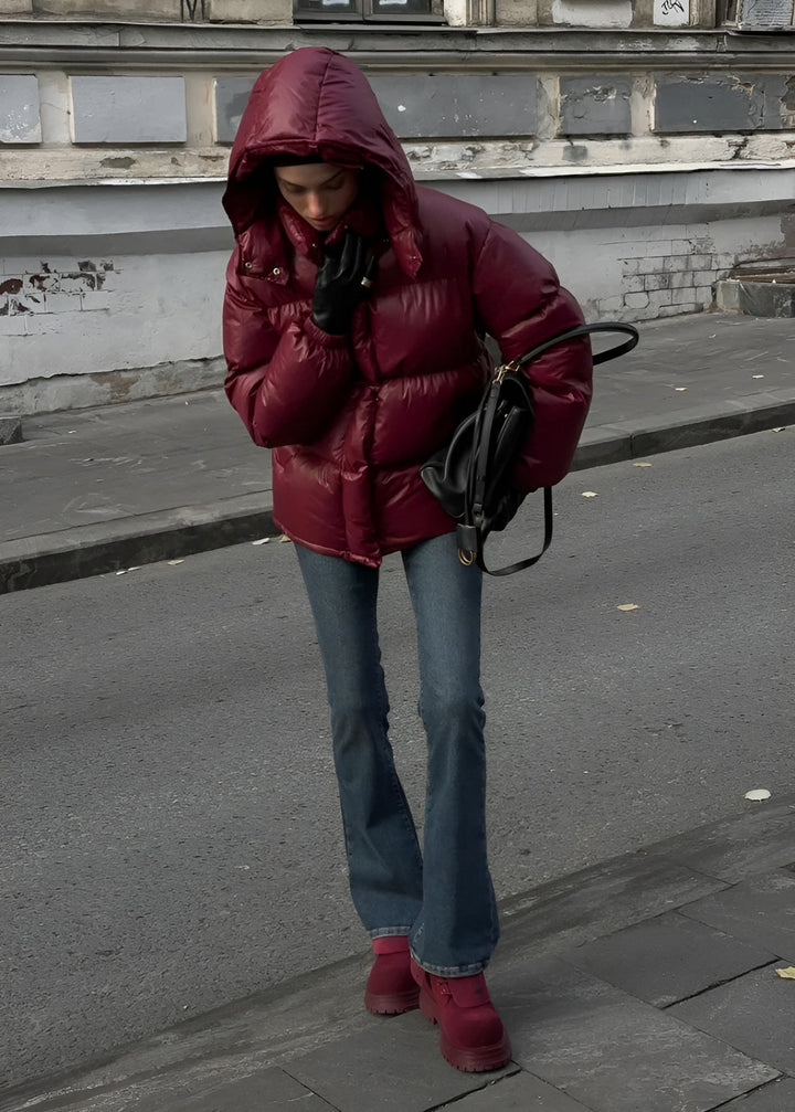 Wendy - Elegancka w Czerwonym Bordeaux