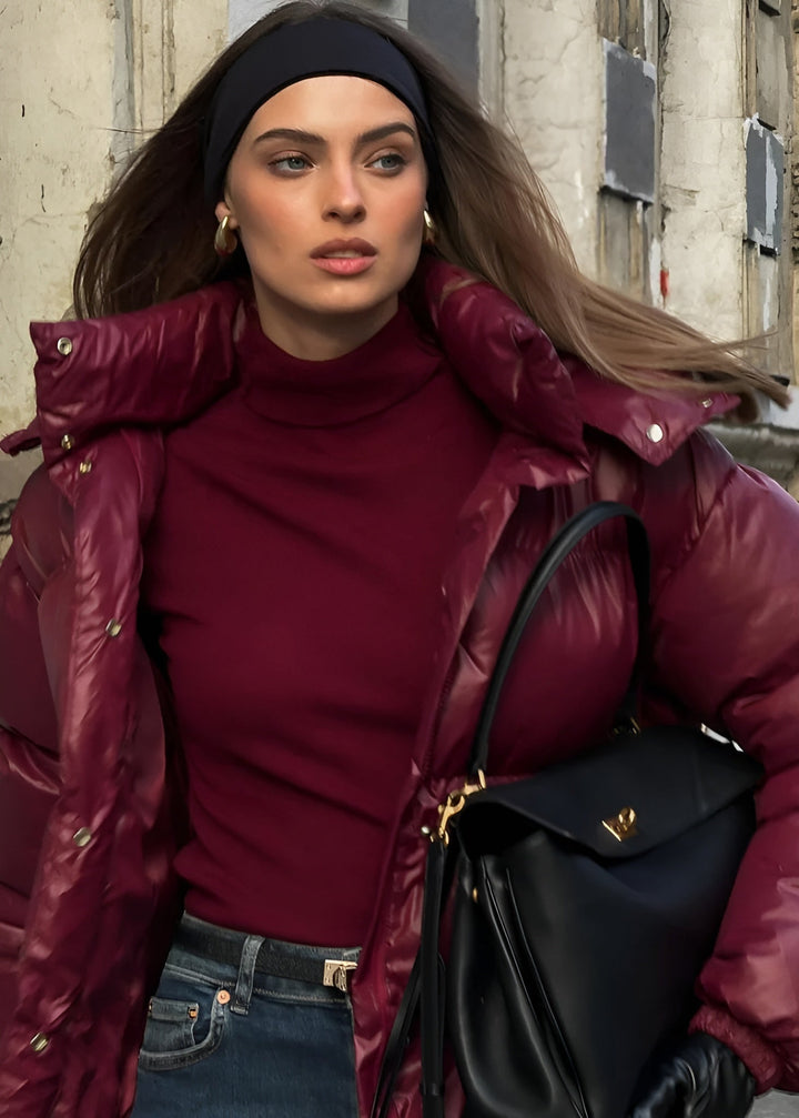 Wendy - Elegancka w Czerwonym Bordeaux