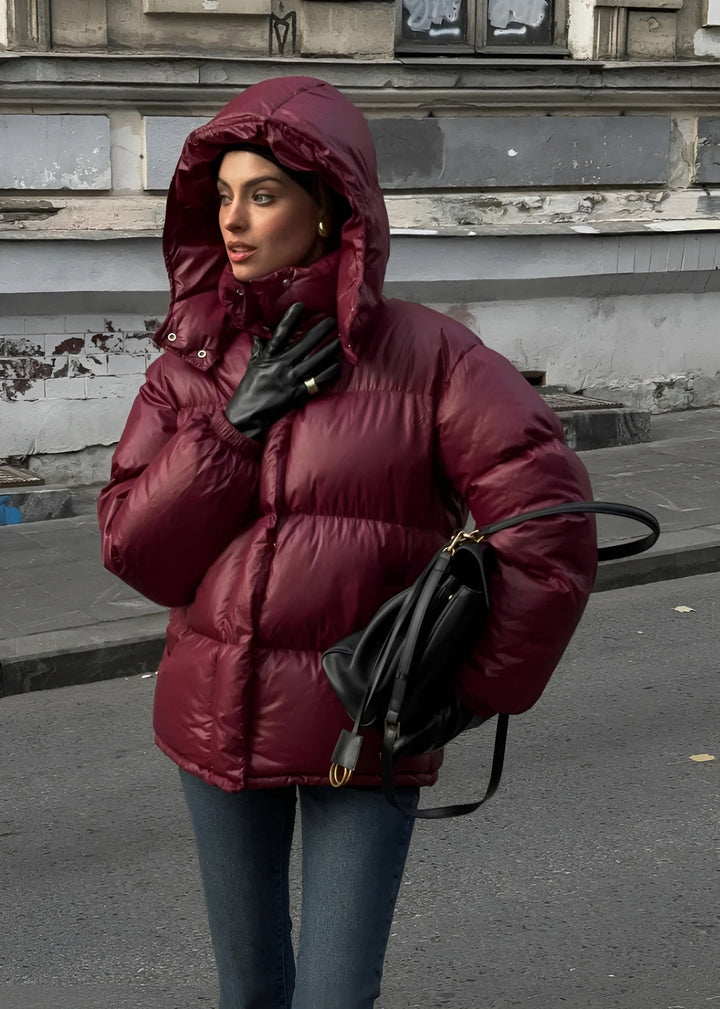 Wendy - Elegancka w Czerwonym Bordeaux