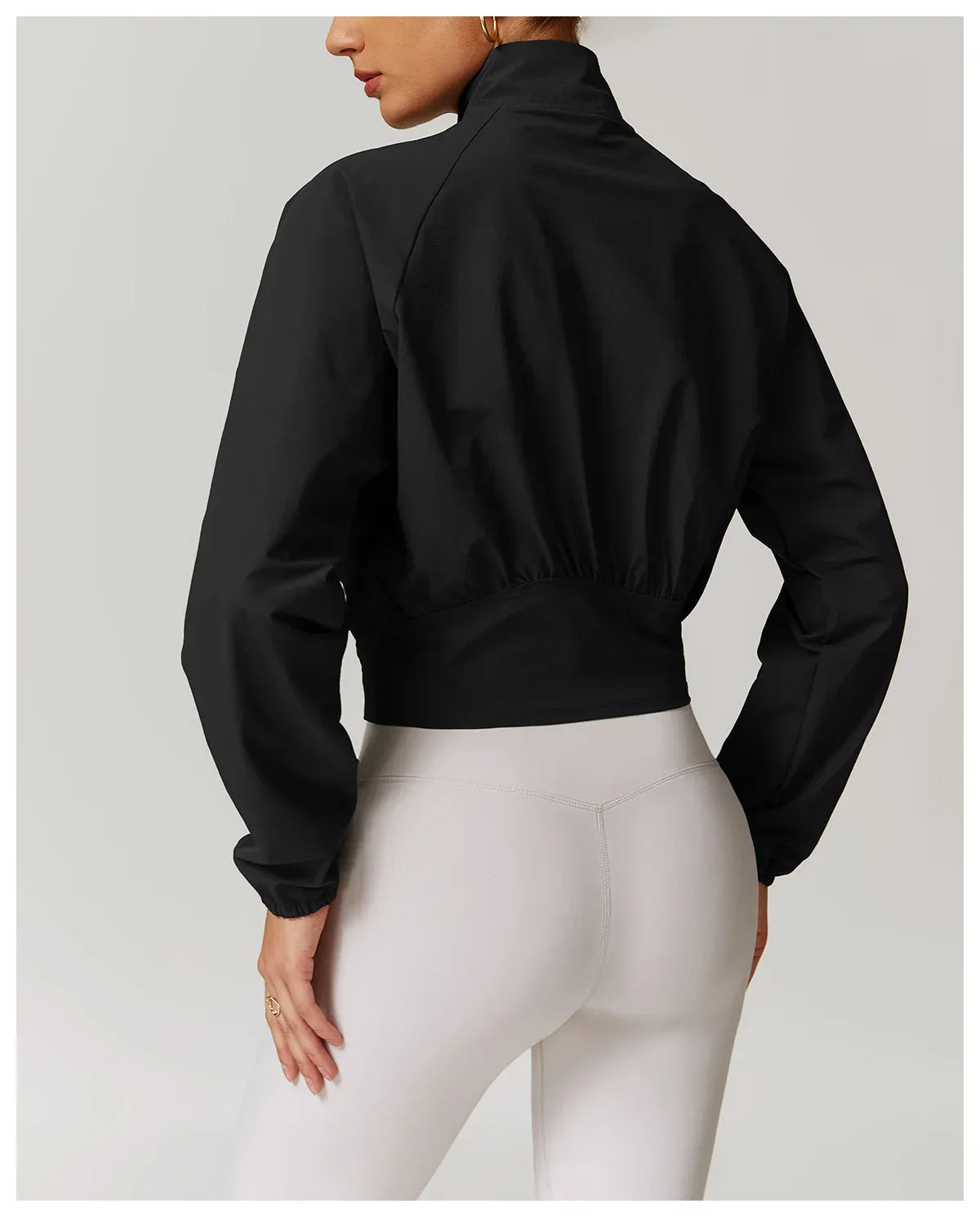 Damska kurtka do fitnessu z długim rękawem na zewnątrz