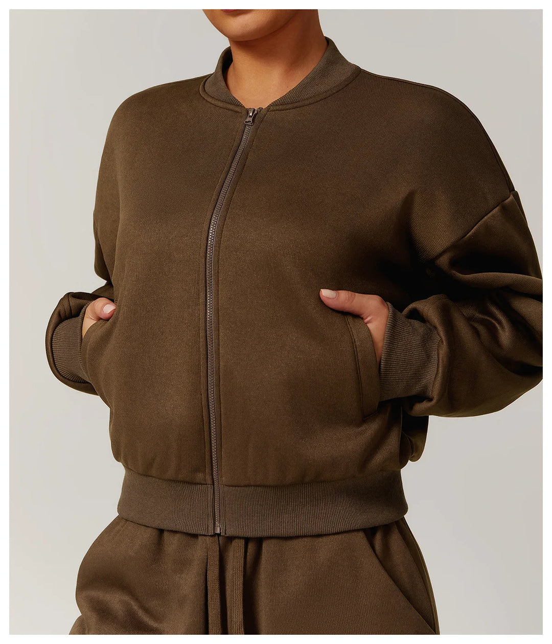 Luźna dresowa kurtka z zamkiem błyskawicznym i długim rękawem