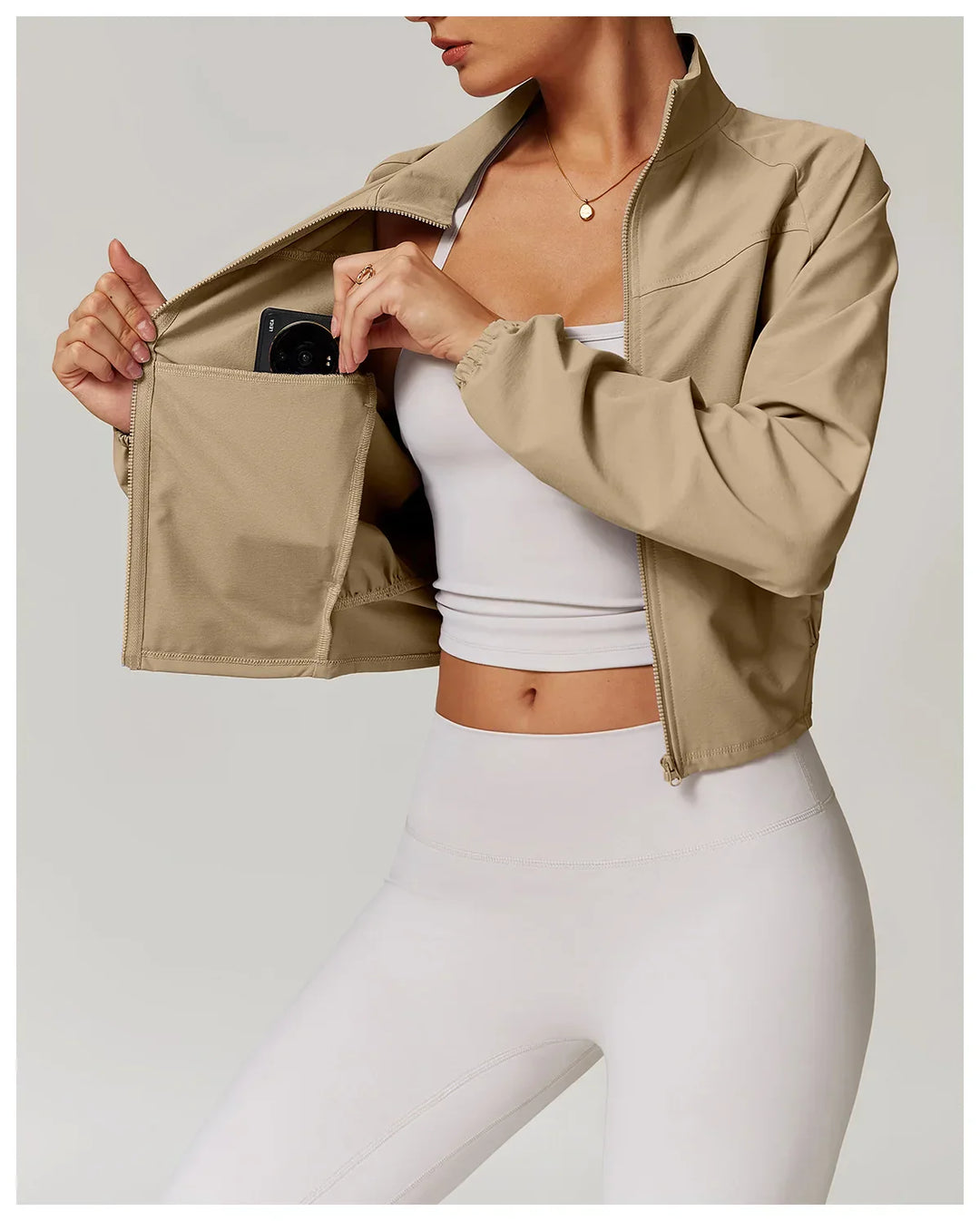 Damska kurtka do fitnessu z długim rękawem na zewnątrz