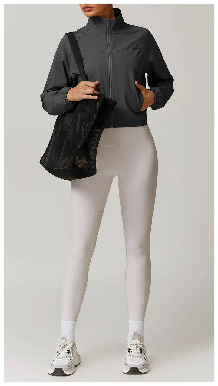 Damska kurtka do fitnessu z długim rękawem na zewnątrz