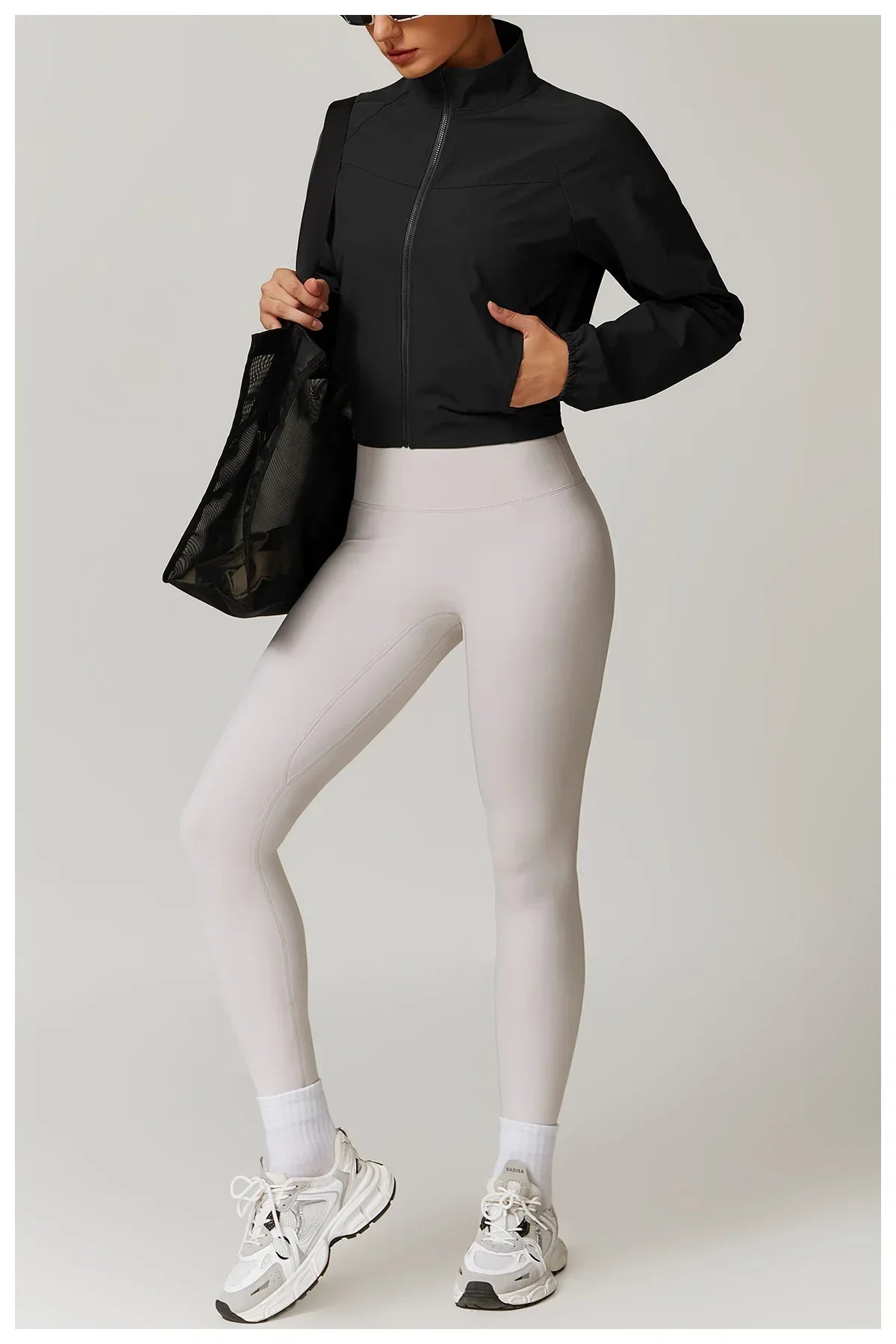 Damska kurtka do fitnessu z długim rękawem na zewnątrz