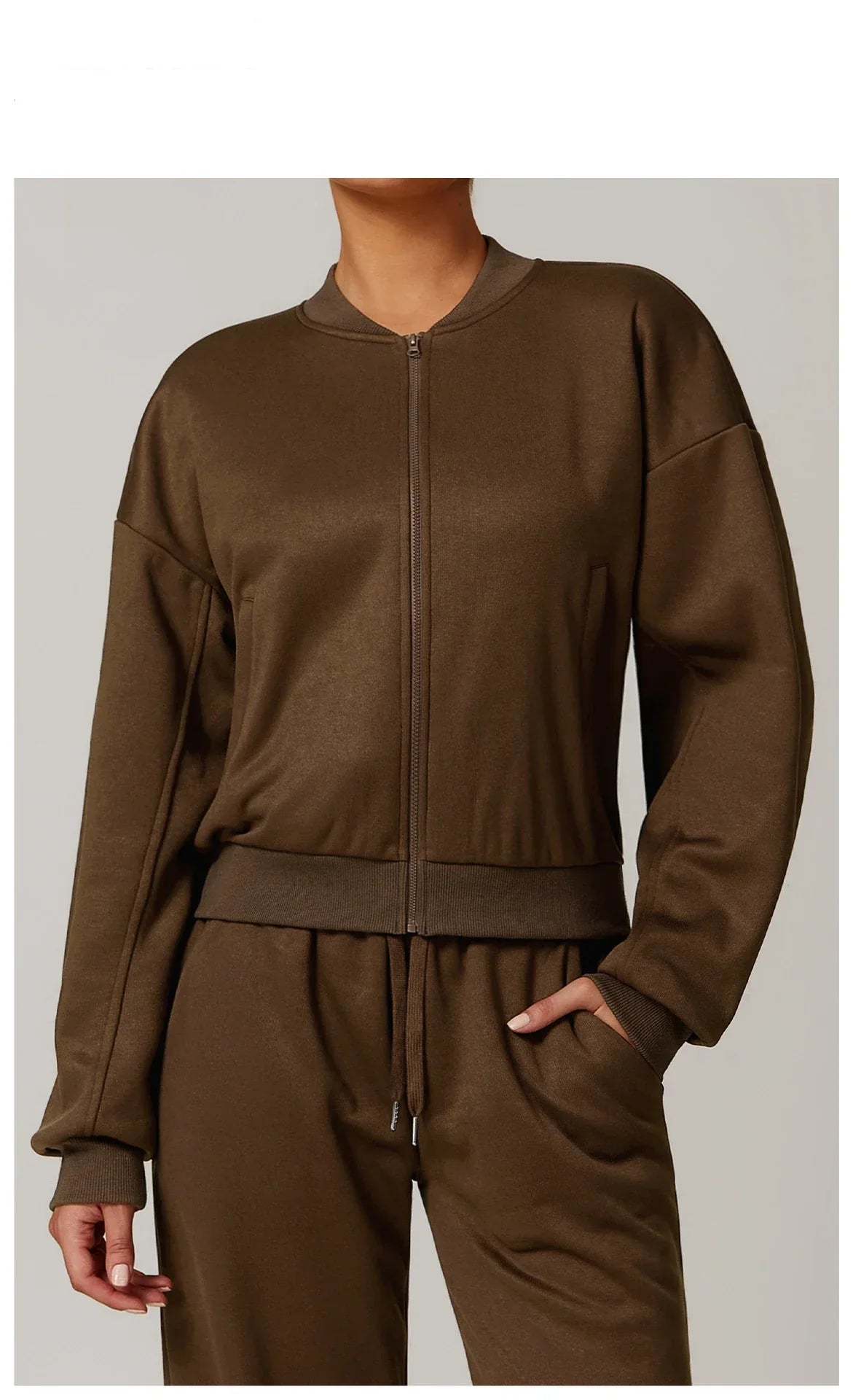 Luźna dresowa kurtka z zamkiem błyskawicznym i długim rękawem