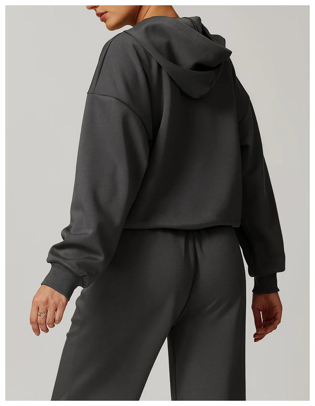 Długo rękawowa kurtka na zewnątrz