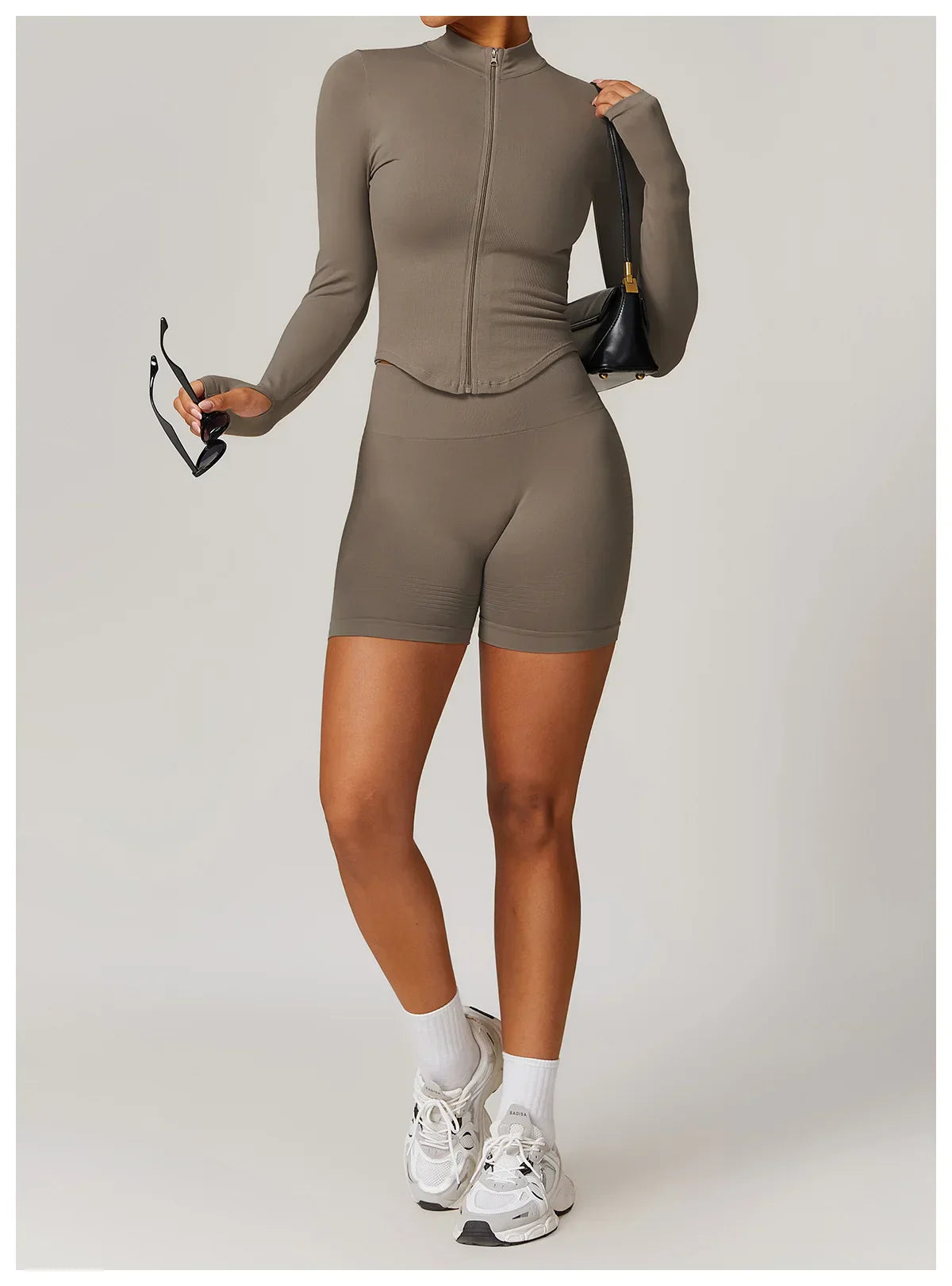 Bezszwowa kurtka z długimi rękawami i zamkiem