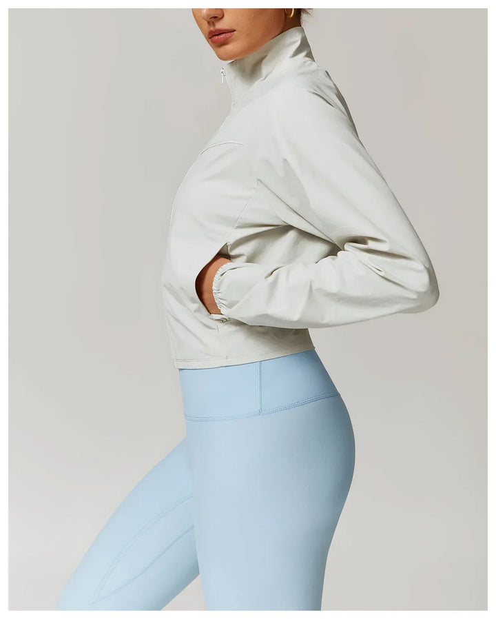 Damska kurtka do fitnessu z długim rękawem na zewnątrz