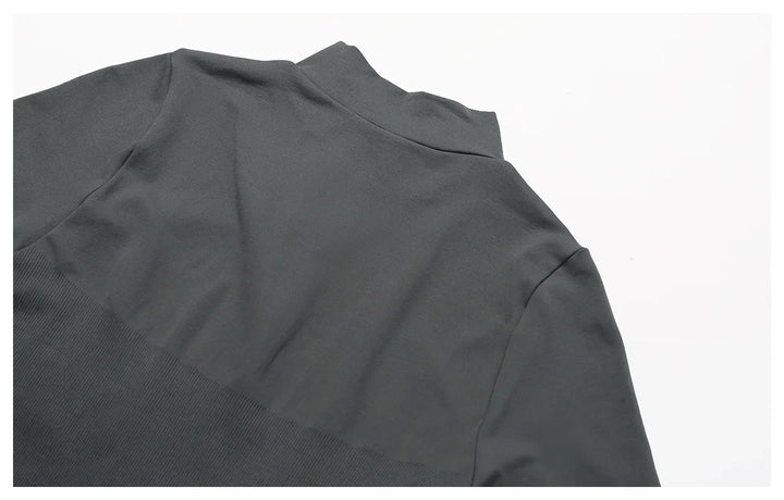 Bezszwowa kurtka z długimi rękawami i zamkiem