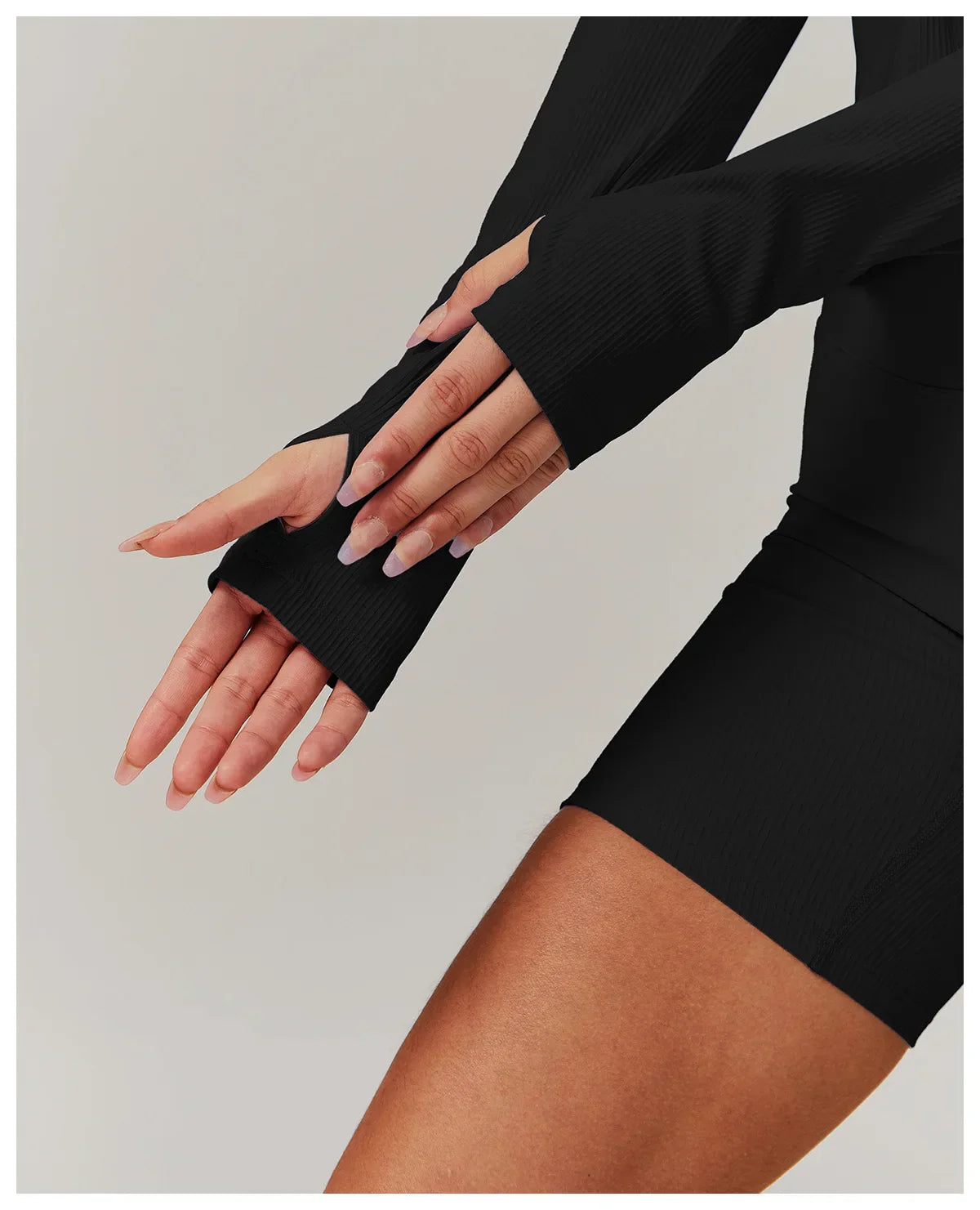 Damska kurtka do jogi z długim rękawem i półsuwnym zamkiem