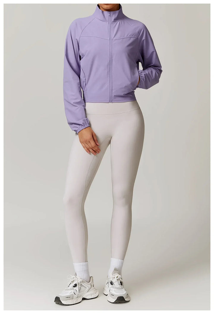 Damska kurtka do fitnessu z długim rękawem na zewnątrz