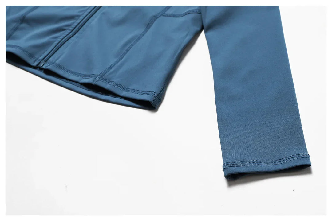 Damska kurtka z długim rękawem i zamkiem błyskawicznym