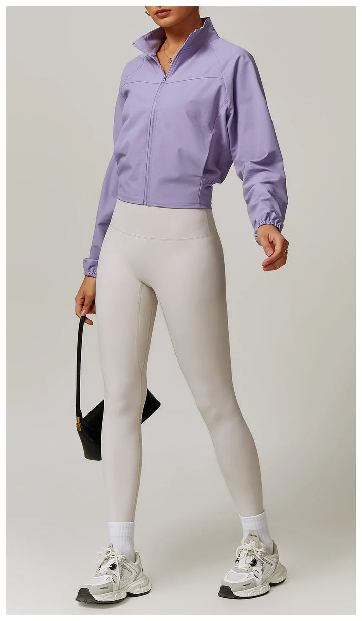 Damska kurtka do fitnessu z długim rękawem na zewnątrz