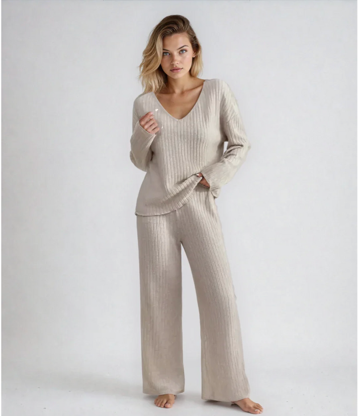 Elwira | Zestaw 2-częściowy: top V-neck + proste spodnie