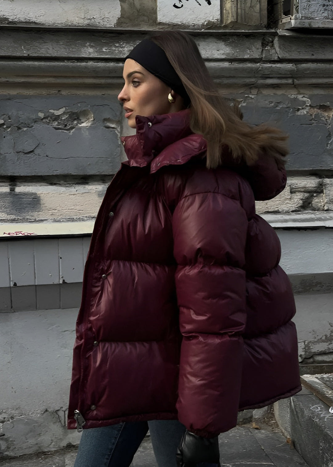 Wendy - Elegancka w Czerwonym Bordeaux