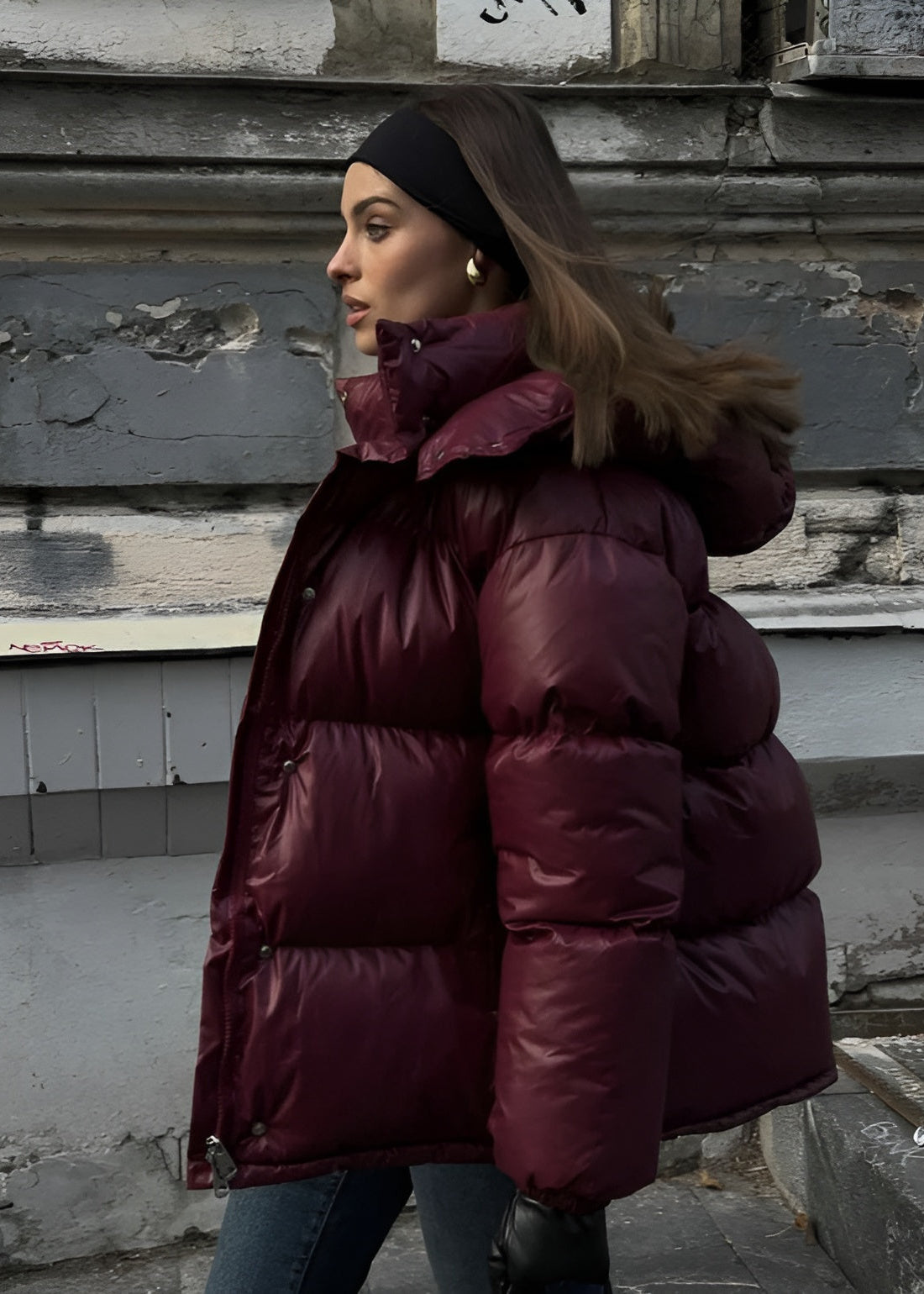 Wendy - Elegancka w Czerwonym Bordeaux