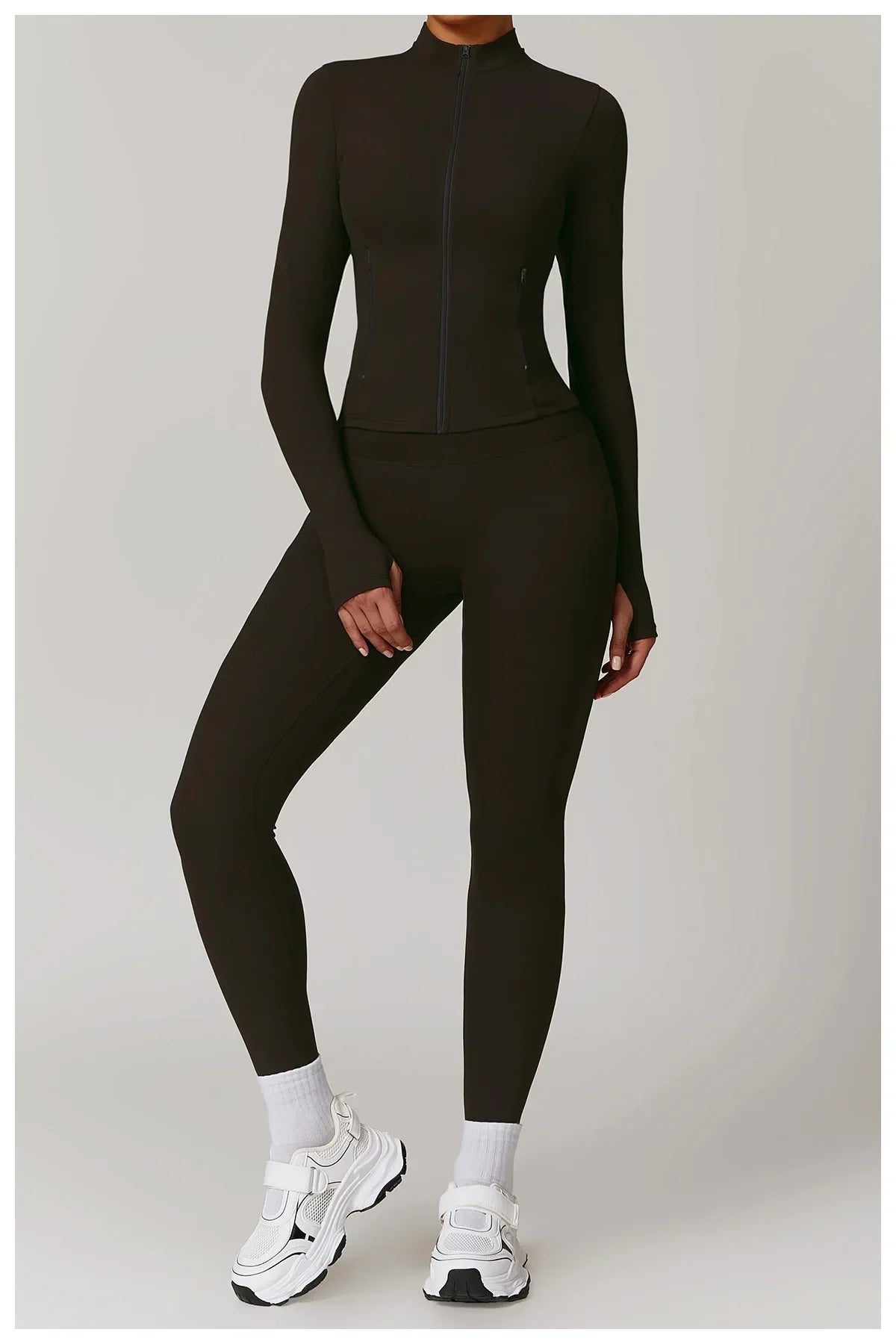 Smukła kurtka sportowa z długim rękawem do użytku na zewnątrz