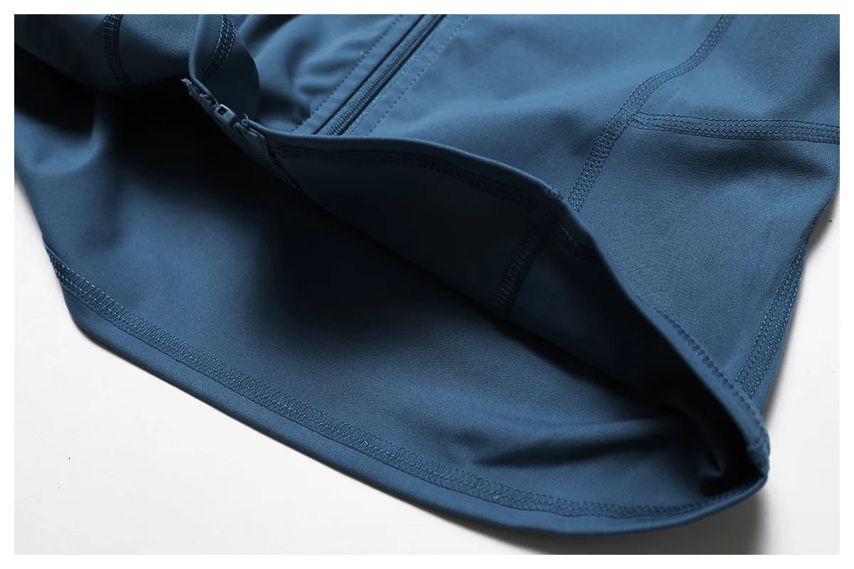 Damska kurtka z długim rękawem i zamkiem błyskawicznym