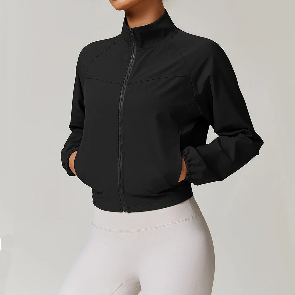 Damska kurtka do fitnessu z długim rękawem na zewnątrz