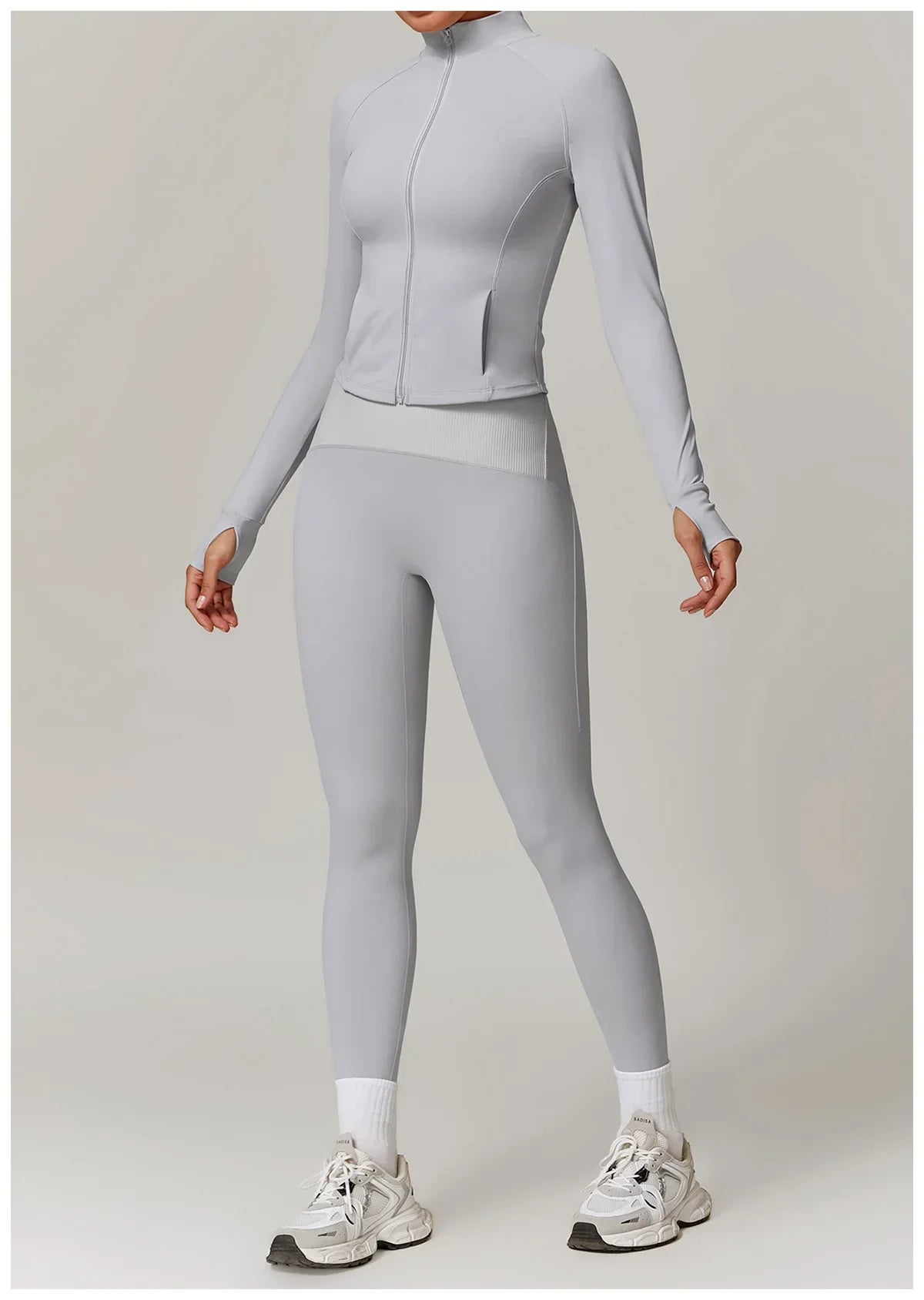 Smukła, wiatroszczelna kurtka sportowa z długim rękawem