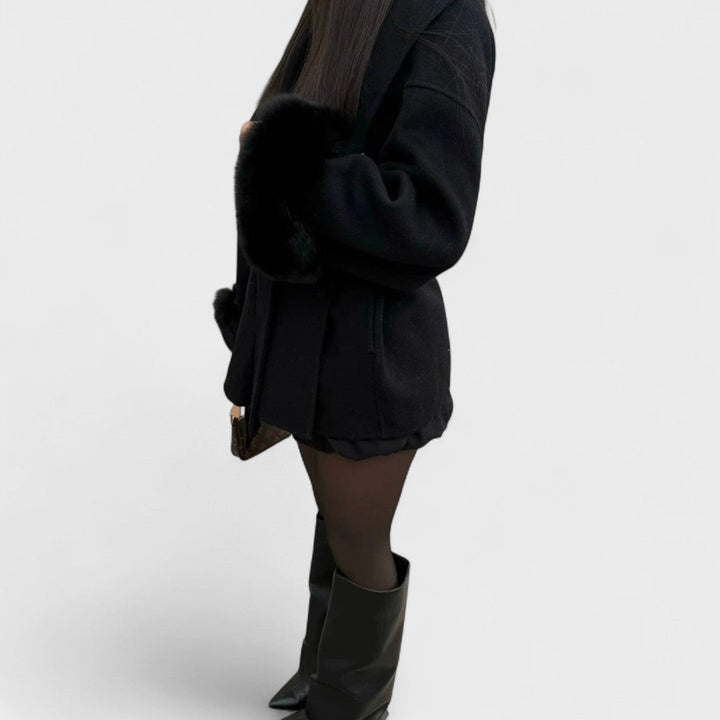 Roza™ | Woolcat Elegancki płaszcz z ekologicznymi detalami z futra sztucznego