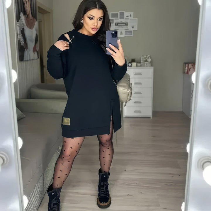 Elegancka sportowa sukienka damska z dekoracyjnymi cięciami